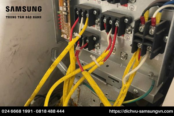 sua khoa may giat samsung 2 Nguyên nhân khiến khóa cửa máy giặt Samsung bị hỏng