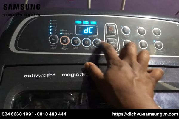 sua may giat sam sung loi dc 1 Máy giặt Samsung lỗi DC là lỗi liên quan đến việc cửa máy không đóng đúng cách