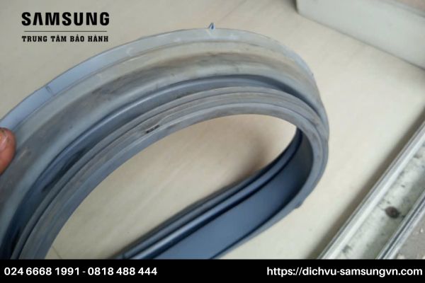 thay gioang may giat samsung 2 Nếu bạn có biết về kỹ thuật và dụng cụ cơ bản có thể thay gioăng tại nhà