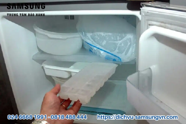 tu lanh samsung bi chay nuoc ngan da 2 Chảy nước ngăn đá do tính năng rã đông tủ lạnh gặp sự cố